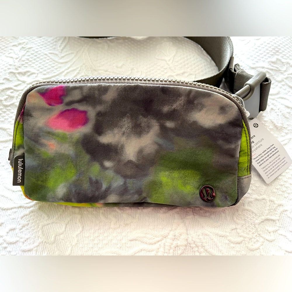 NWT lululemon everywhere belt bag